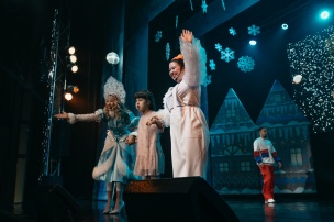 Арина вышла на сцену: как Юрий Трутнев исполнил мечту восьмилетней амурчанки