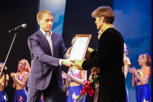 Цирк "Ап" с 25-летием поздравили актрисы Лиза Арзамасова, Наталья Бочкарева и губернатор Приамурья
