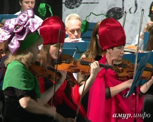 Дальневосточный симфонический оркестр предстал перед благовещенцами в образе овощей и фруктов